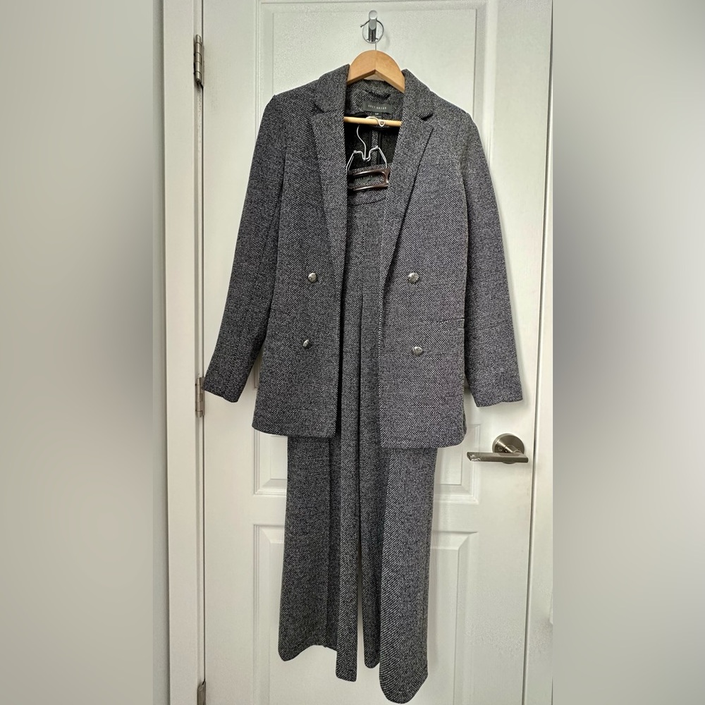 Suzy Shier blazer suit!